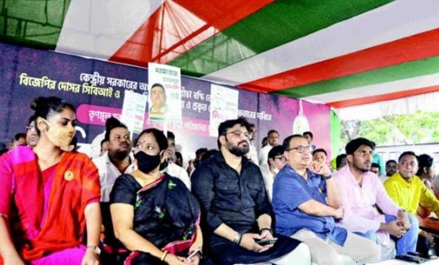 শুভেন্দু কে গ্রেপ্তারের দাবি নিয়ে সিজিও কমপ্লেক্সের পর এবার রাজ ভবনে দ্বারস্থ তৃণমূল প্রতিনিধি দল