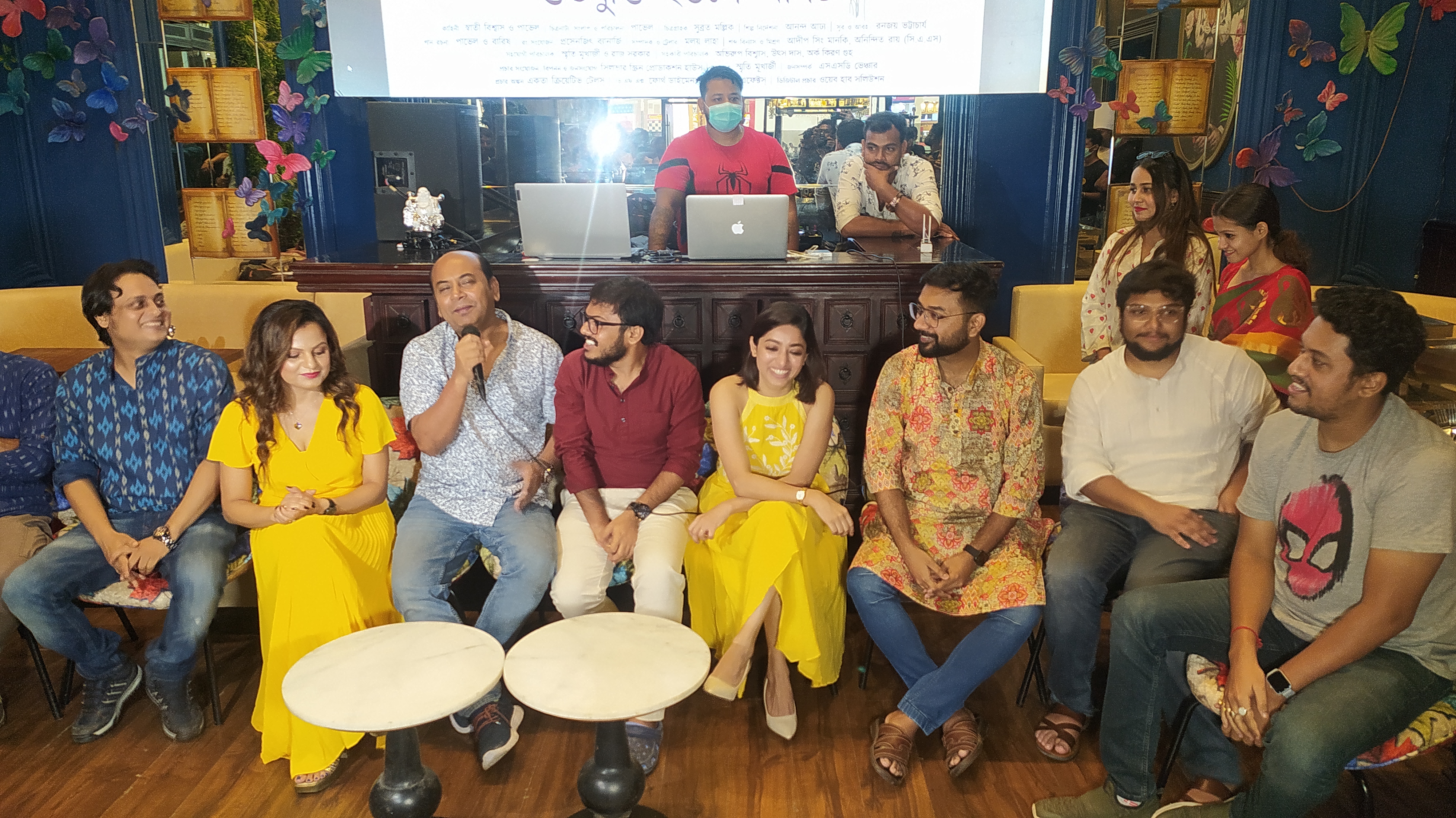 "কলকাতা চলন্তিকা" ছবির টিজার লঞ্চ অনুষ্ঠানে উপস্থিত ছবির তারকা থেকে পরিচালক