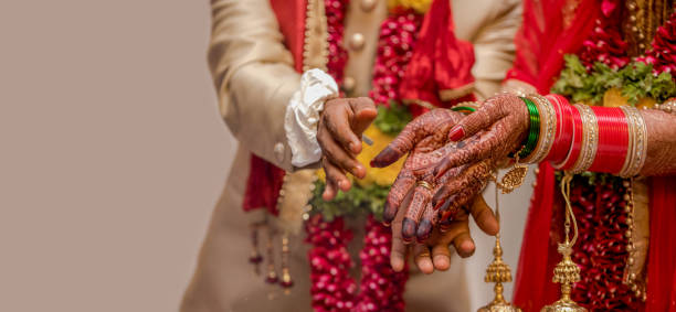 বিয়ের পর এই অদ্ভুত চুক্তি দেখে অবাক নবদম্পতি