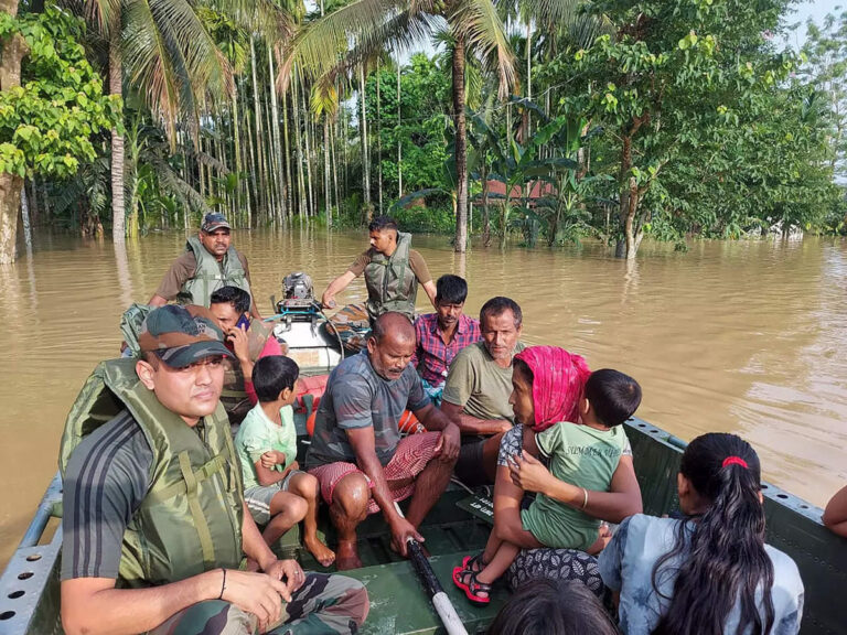 আসামের চলমান বন্যা যা 189 জন মারা গেছে এবং লক্ষাধিক বাড়ি ধ্বংস করেছে মানবসৃষ্ট: দুর্বৃত্তদের দ্বারা বেড়িবাঁধ ভেঙেছে