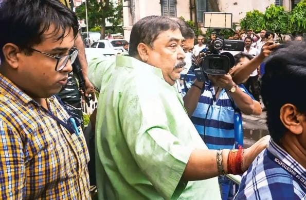 অনুব্রতর গ্রেপ্তার নিয়ে বিরোধীদের তর্ক