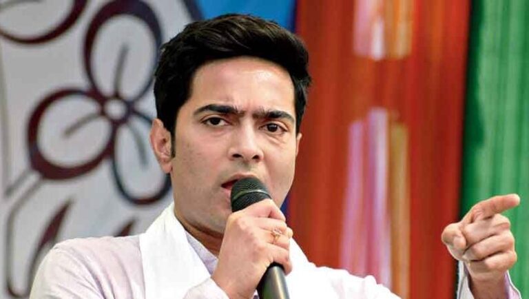 ‘ছয় মাসে নতুন টিএমসি’ পোস্টারে অভিষেকের ছবি লাগানো হয়েছে কলকাতায়