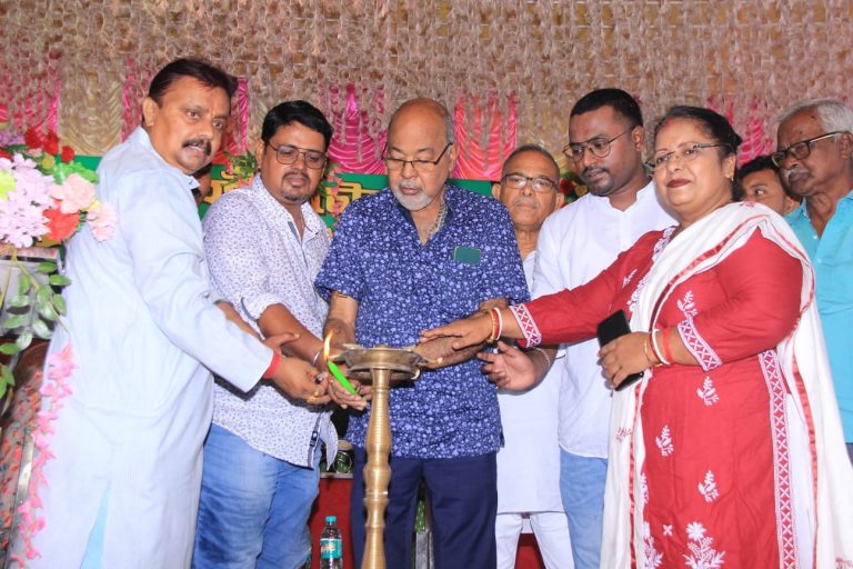 মধ্যমগ্রাম পৌরসভার ৪ নম্বর ওয়ার্ডের পৌরপ্রতিনিধি মমতা রায় সেন-এর উদ্যোগে হয়ে গেল স্বেচ্ছায় রক্তদান শিবির