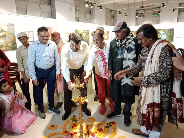 ‘অকাডেমী অব ফাইন আর্টস’-এ শুরু হল প্রখ্যাত চিত্রকর রবীন বর-এর একক চিত্র প্রদর্শনী