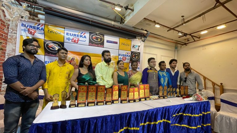 টলি ক্লাব প্রোডাকশন” বর্তমানে রূপসী বাংলার পর্দায় মহালয়ার ভোরে পাঁচটা থেকে ছটা স্লটে”ব্রহ্মা অস্ত্র স্বরূপীনি”নামে একটি মহালয়ার প্রজেক্ট করছে
