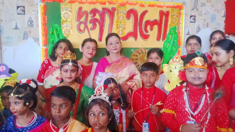 নর্থ পয়েন্ট সিনিয়র সেকেন্ডারি বোর্ডিং স্কুল উদযাপন করল সাংস্কৃতিক অনুষ্ঠান “দুগ্গা এলো”