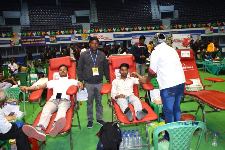 নেতাজি জন্মদিনের শুভ দিনে কালিঘাট স্পোর্টস লাভারস্  অ্যাসোসিয়েশনের উদ্যোগে হয়ে গেল রক্তদান উৎসব