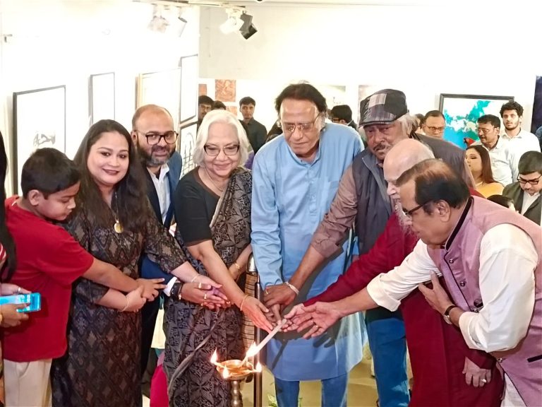 Senco Gold & Diamonds supported Gallery Gold showcase its 9th Edition of ‘Strokes & Strikes’-Painting Exhibition to promote budding artists